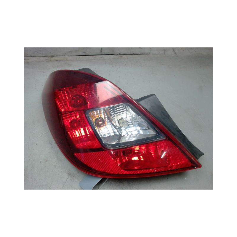 FEU ARRIERE GAUCHE  OPEL CORSA