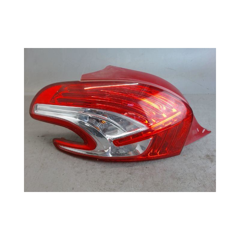 FEU ARRIERE GAUCHE  PEUGEOT 208