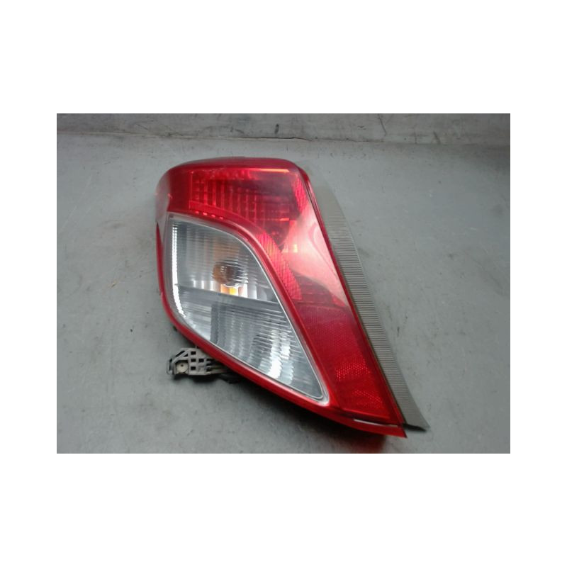 FEU ARRIERE GAUCHE  TOYOTA YARIS