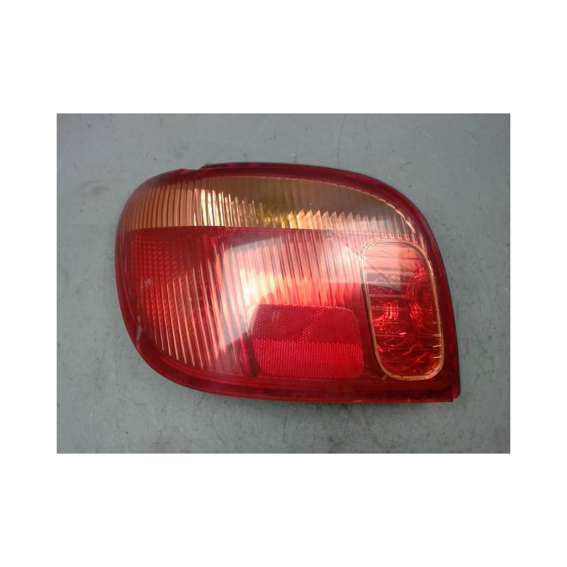 FEU ARRIERE GAUCHE  TOYOTA YARIS -2003