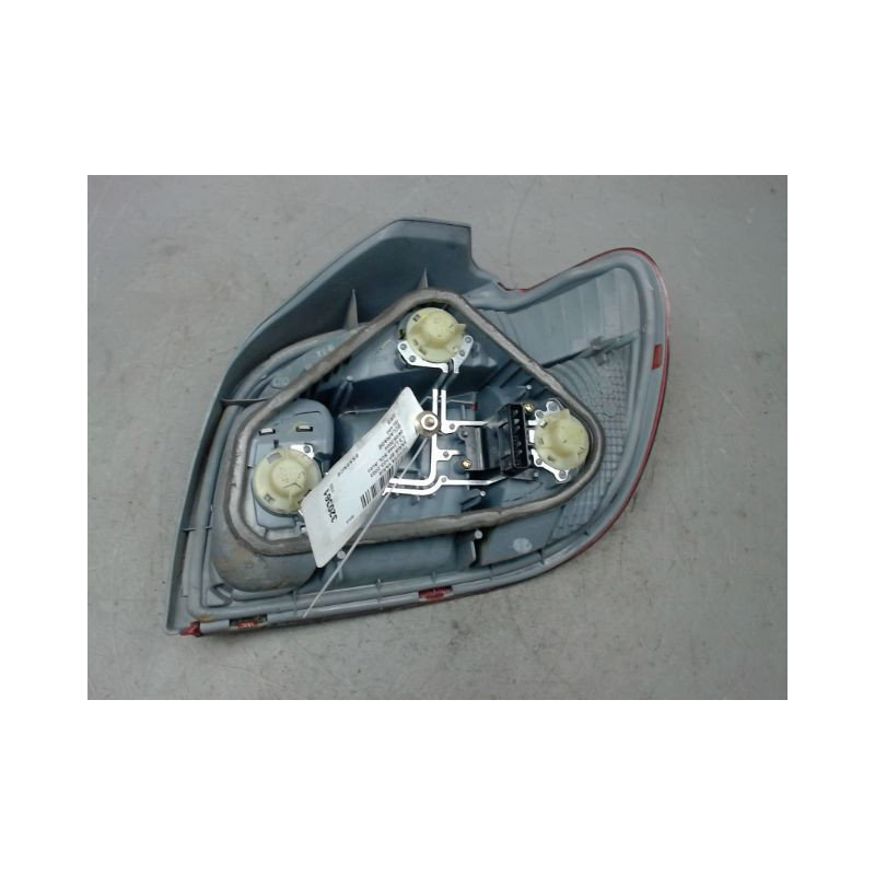 FEU ARRIERE GAUCHE  TOYOTA YARIS -2003