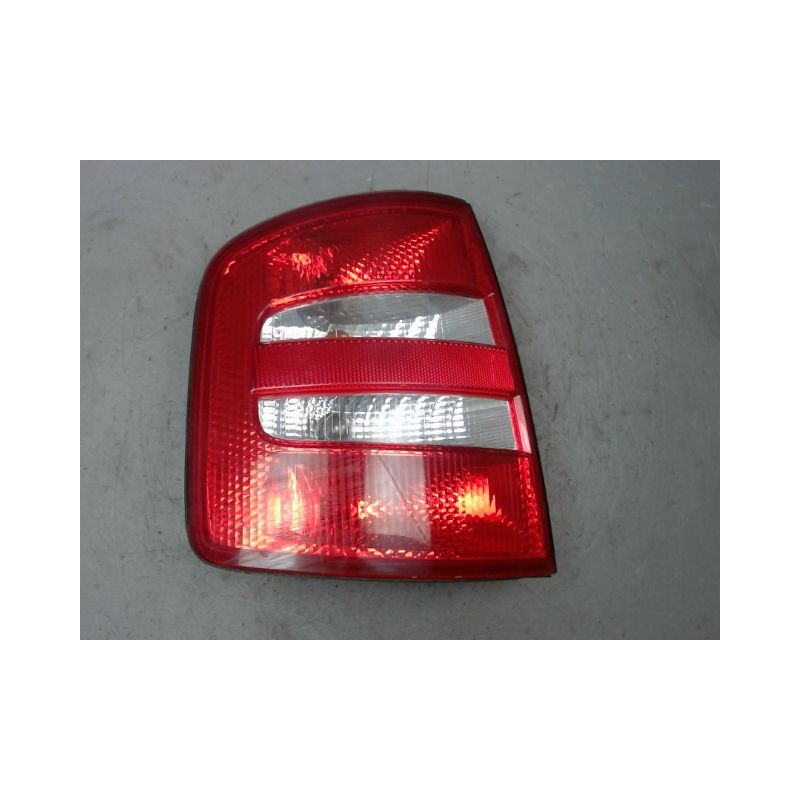 FEU ARRIERE GAUCHE  SKODA FABIA COMBI