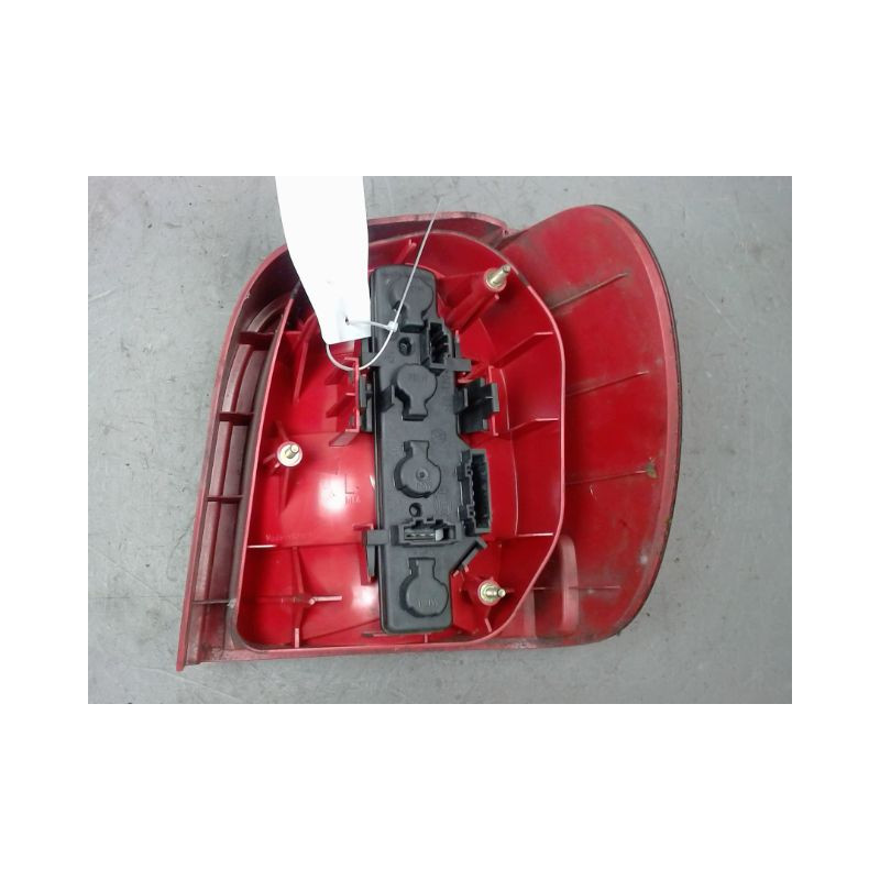 FEU ARRIERE GAUCHE  VOLKSWAGEN POLO 99-2001
