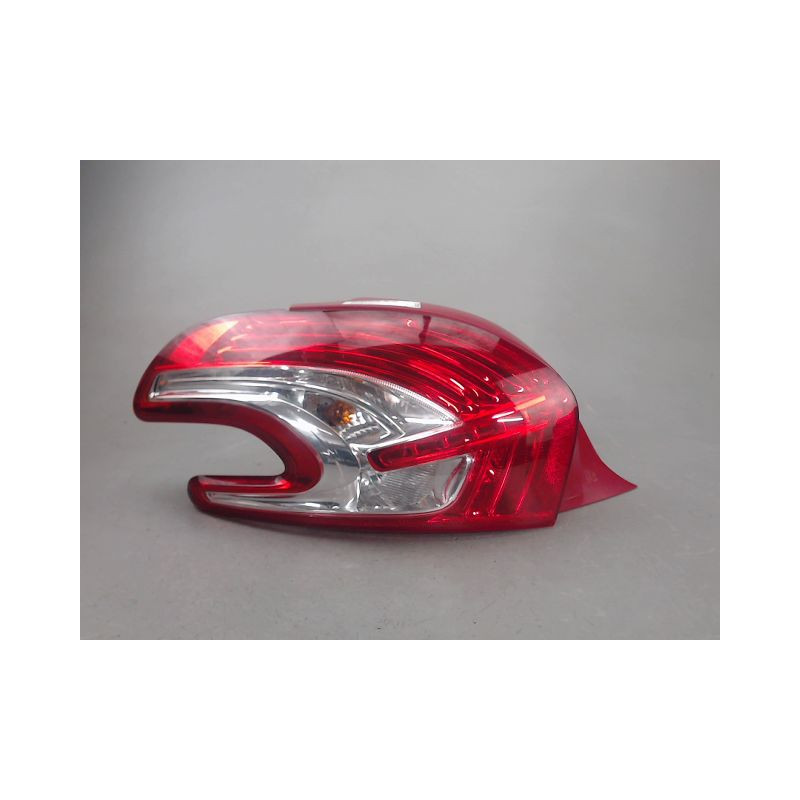 FEU ARRIERE GAUCHE  PEUGEOT 208