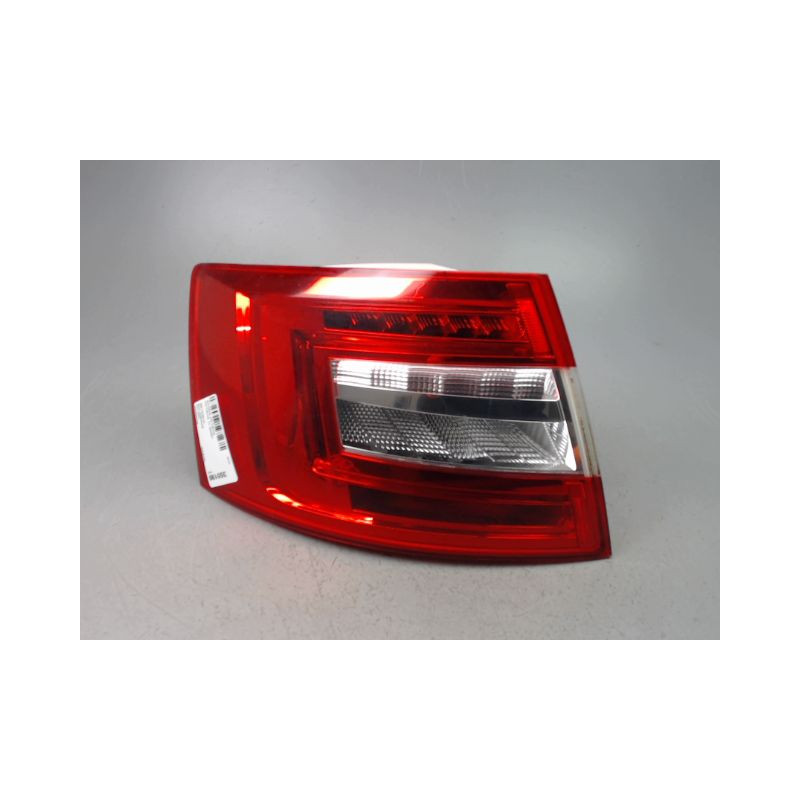 FEU ARRIERE GAUCHE  SKODA OCTAVIA 2008-