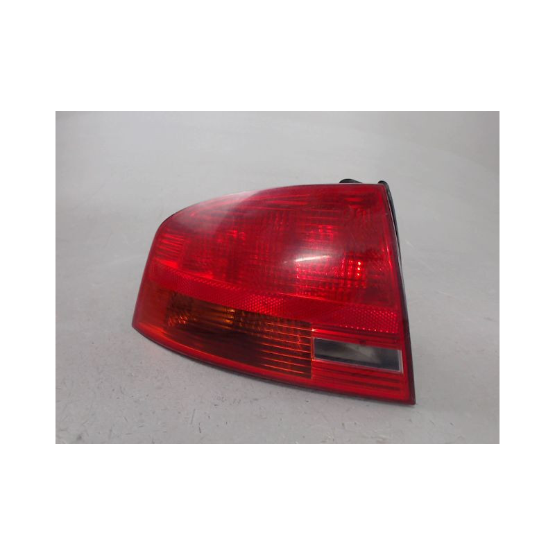 FEU ARRIERE GAUCHE  AUDI A4