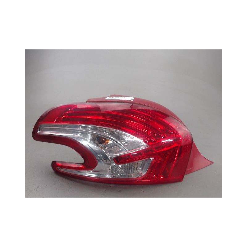 FEU ARRIERE GAUCHE  PEUGEOT 208