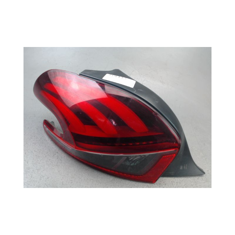FEU ARRIERE GAUCHE  PEUGEOT 208
