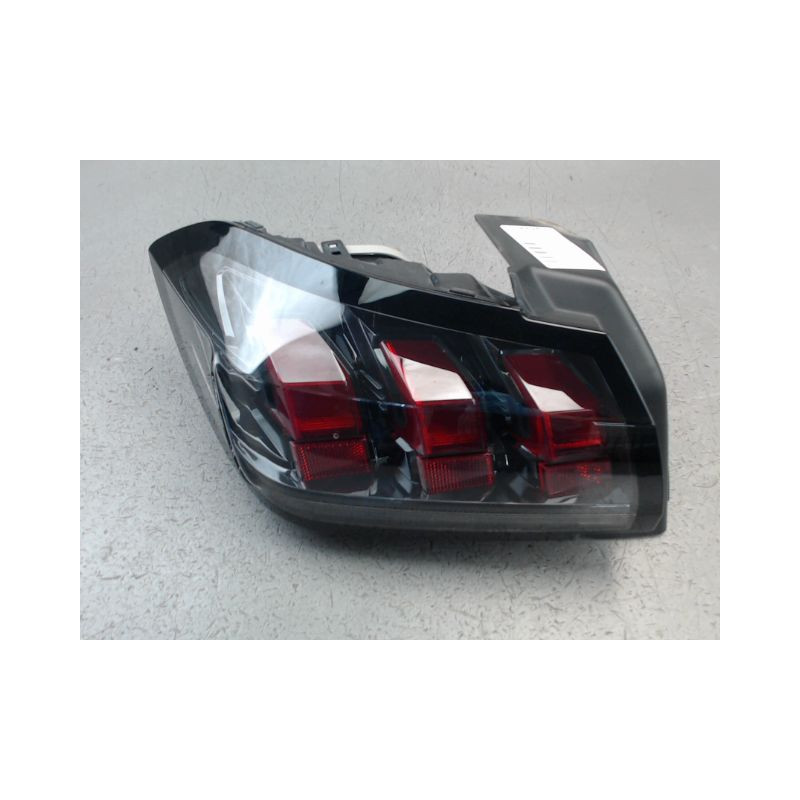 FEU ARRIERE GAUCHE  PEUGEOT 208