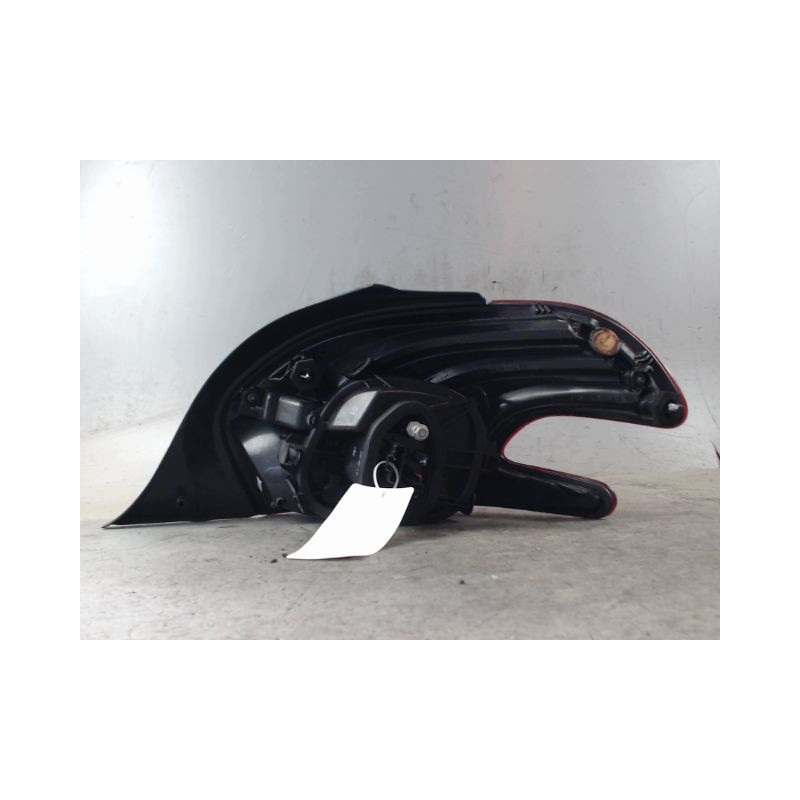 FEU ARRIERE GAUCHE  PEUGEOT 208