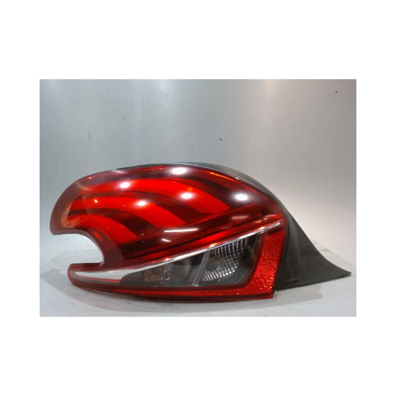 FEU ARRIERE GAUCHE  PEUGEOT 208