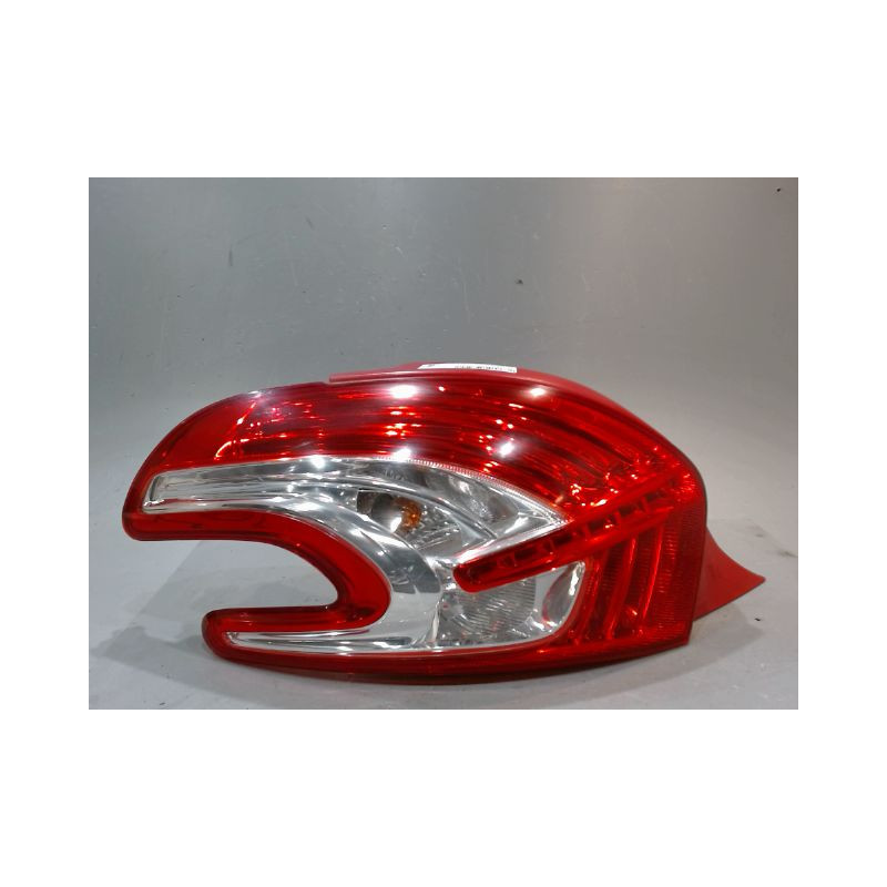 FEU ARRIERE GAUCHE  PEUGEOT 208
