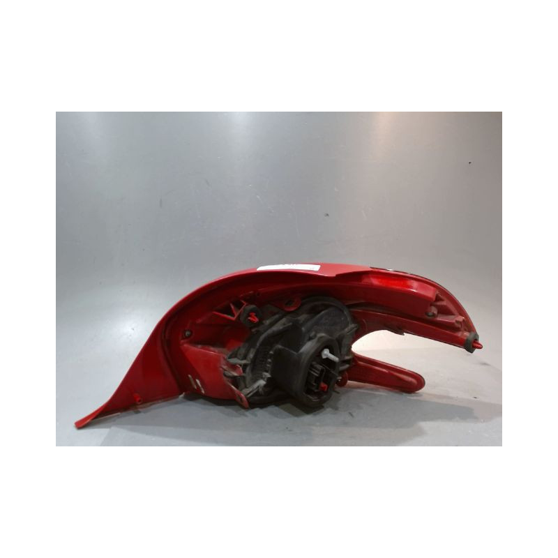 FEU ARRIERE GAUCHE  PEUGEOT 208