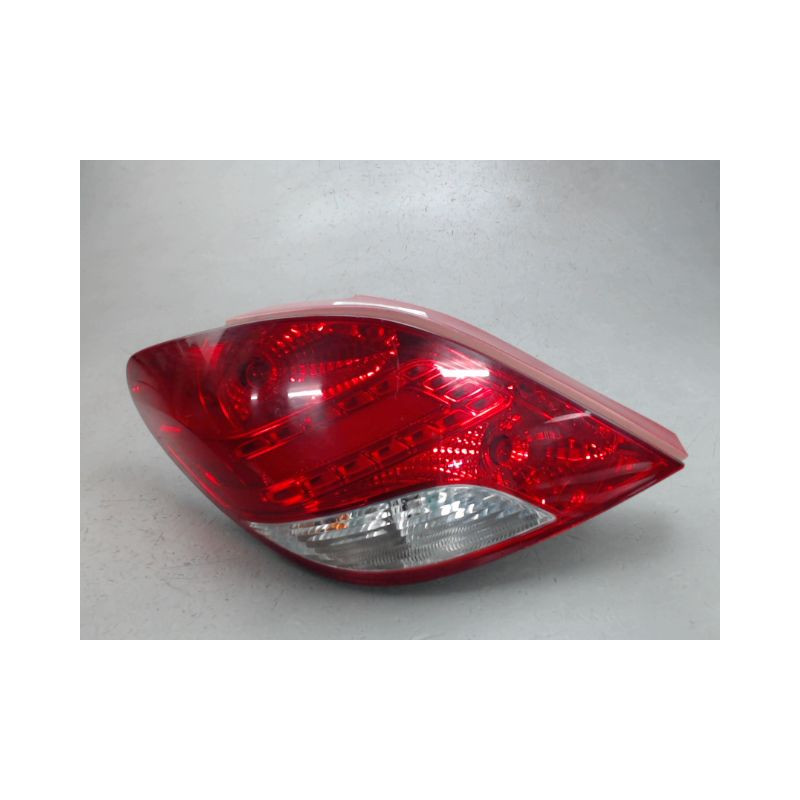FEU ARRIERE GAUCHE  PEUGEOT 207