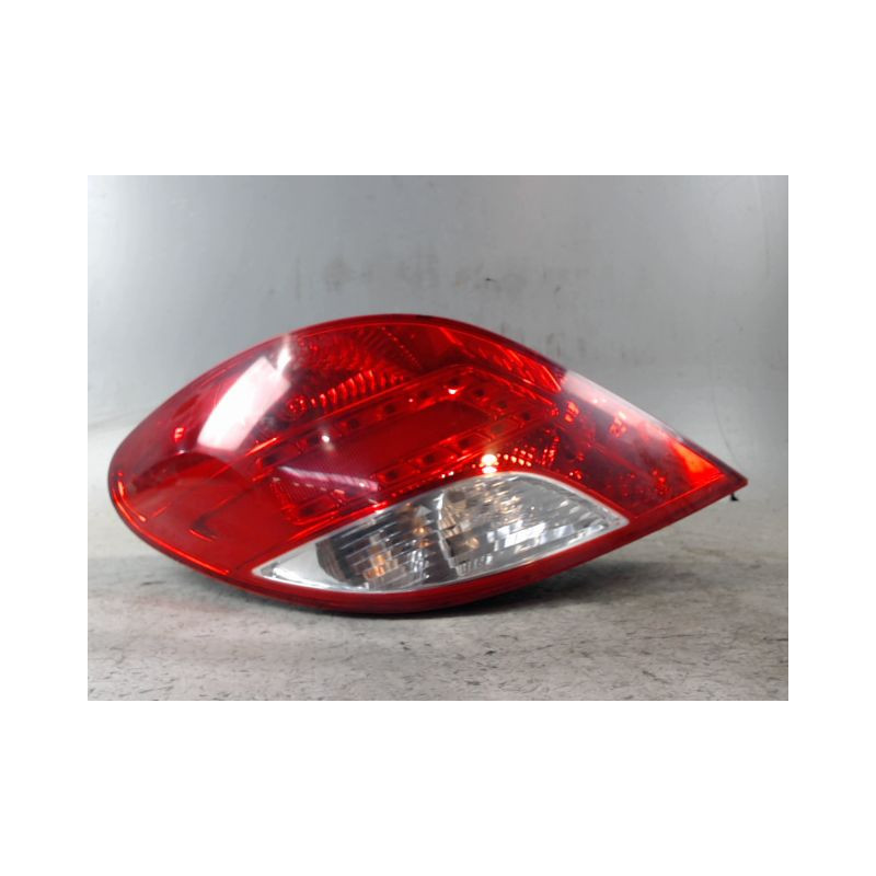 FEU ARRIERE GAUCHE  PEUGEOT 207 2011-