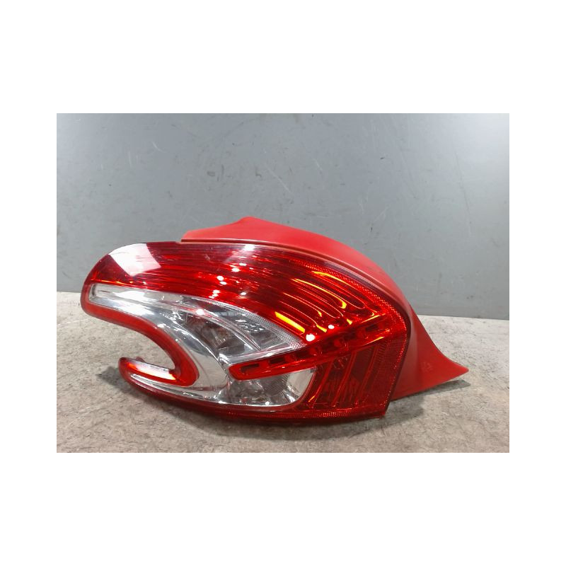 FEU ARRIERE GAUCHE  PEUGEOT 208