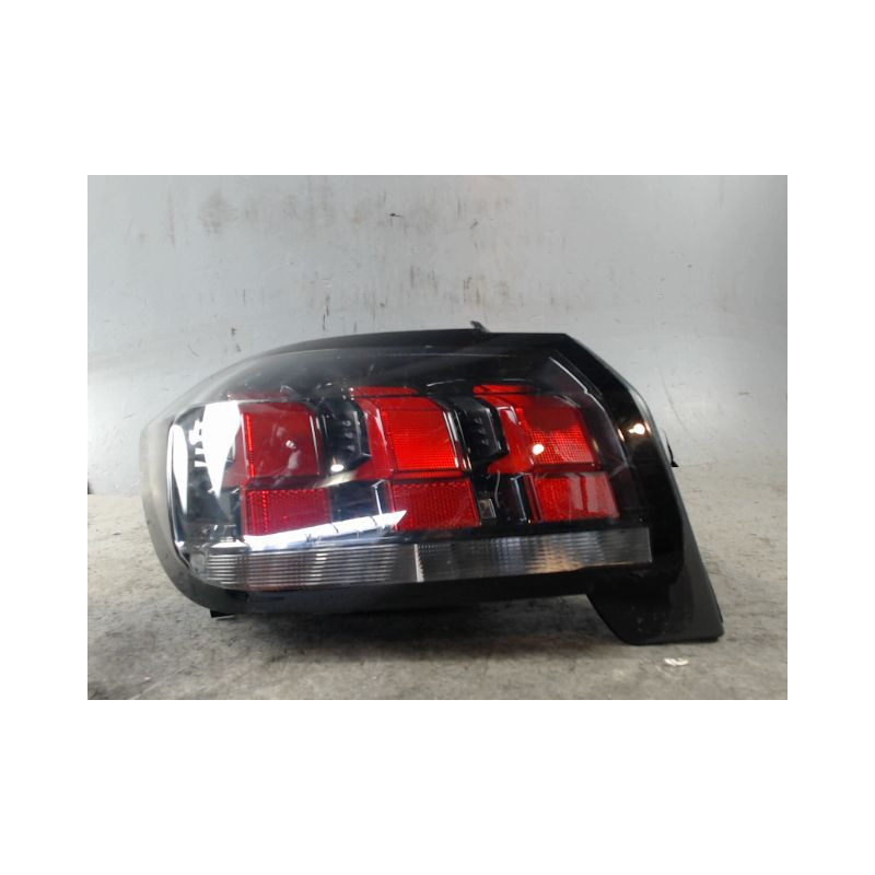 FEU ARRIERE GAUCHE  PEUGEOT 208