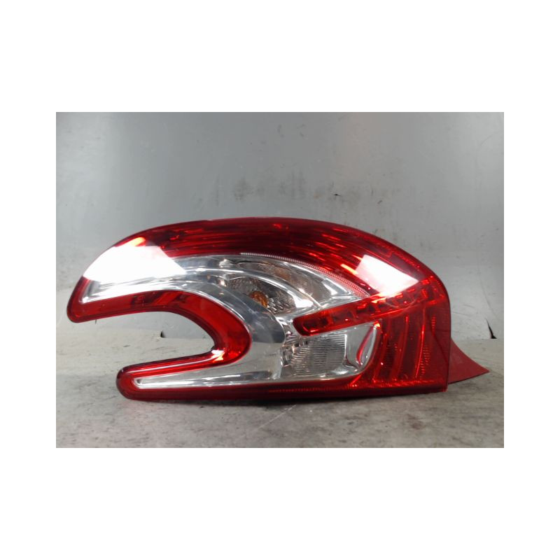 FEU ARRIERE GAUCHE  PEUGEOT 208