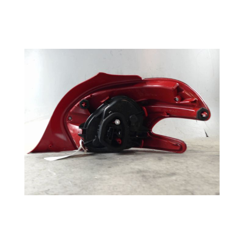 FEU ARRIERE GAUCHE  PEUGEOT 208