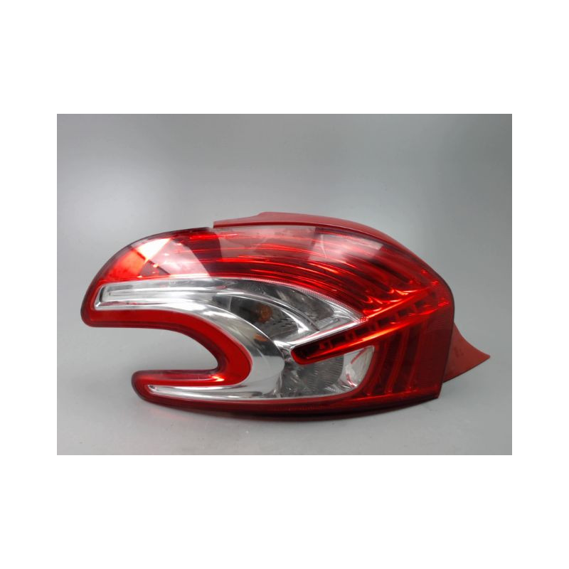 FEU ARRIERE GAUCHE  PEUGEOT 208