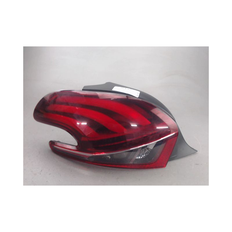 FEU ARRIERE GAUCHE  PEUGEOT 208