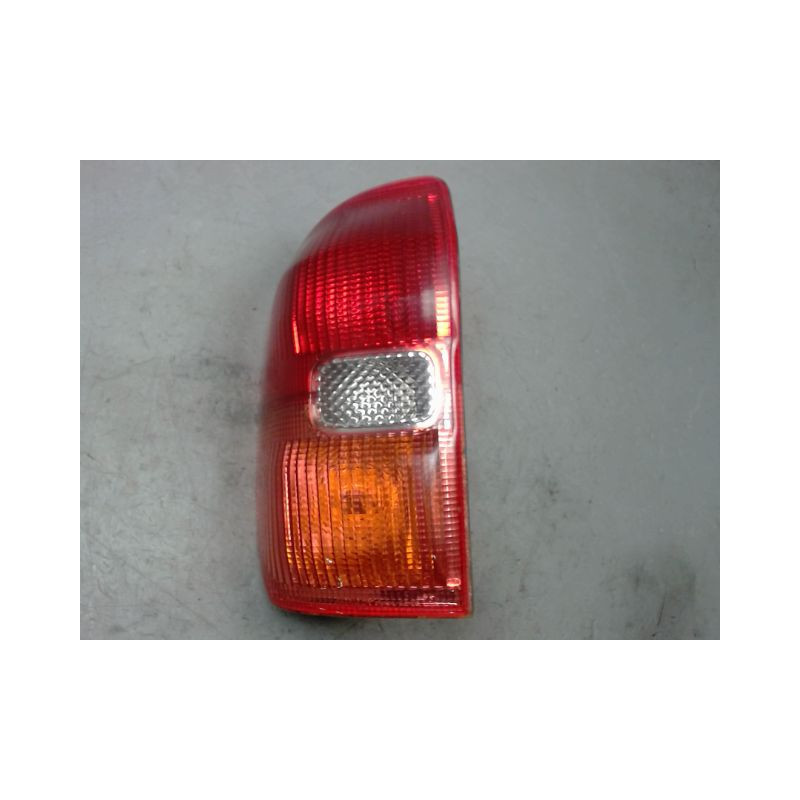 FEU ARRIERE GAUCHE  TOYOTA RAV4