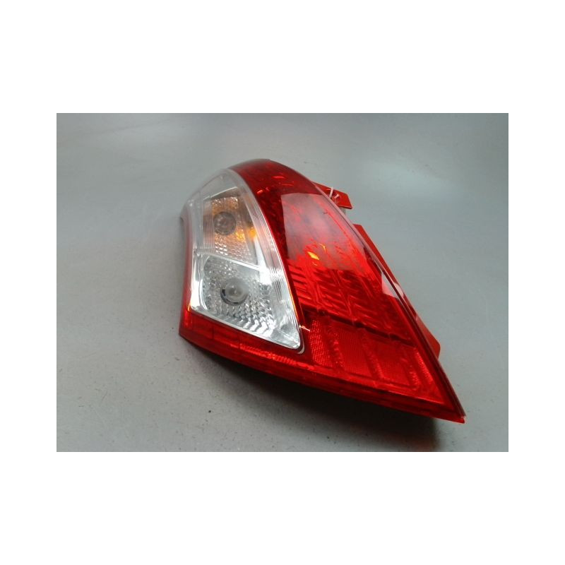 FEU ARRIERE GAUCHE  SUZUKI SWIFT