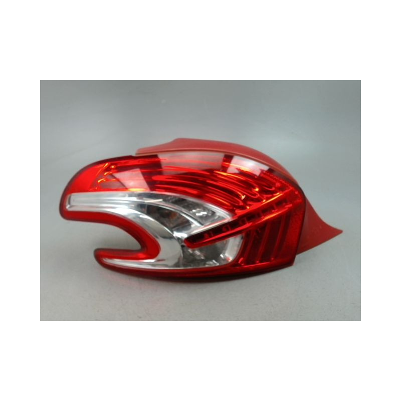 FEU ARRIERE GAUCHE  PEUGEOT 208 Phase 1 2012-...