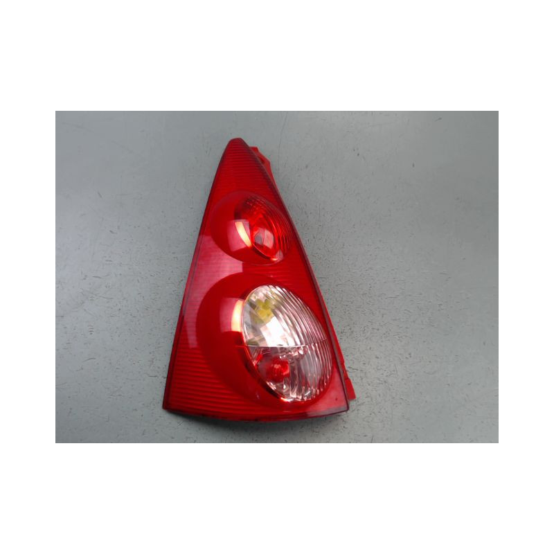 FEU ARRIERE GAUCHE  PEUGEOT 107