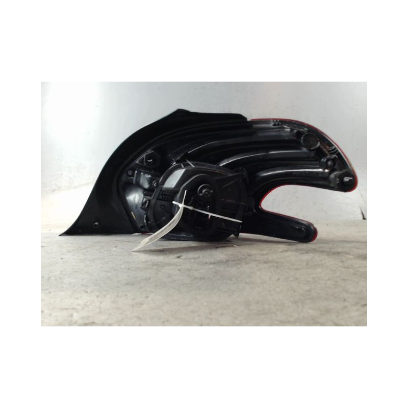 FEU ARRIERE GAUCHE  PEUGEOT 208