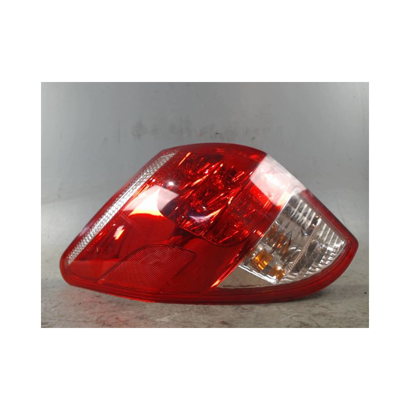FEU ARRIERE GAUCHE  TOYOTA RAV4