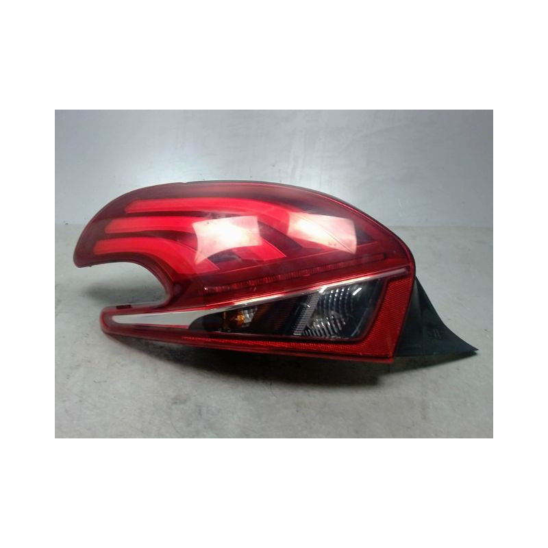 FEU ARRIERE GAUCHE  PEUGEOT 208