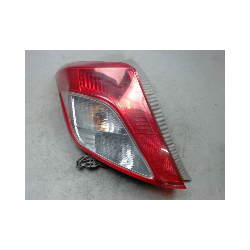 FEU ARRIERE GAUCHE  TOYOTA YARIS