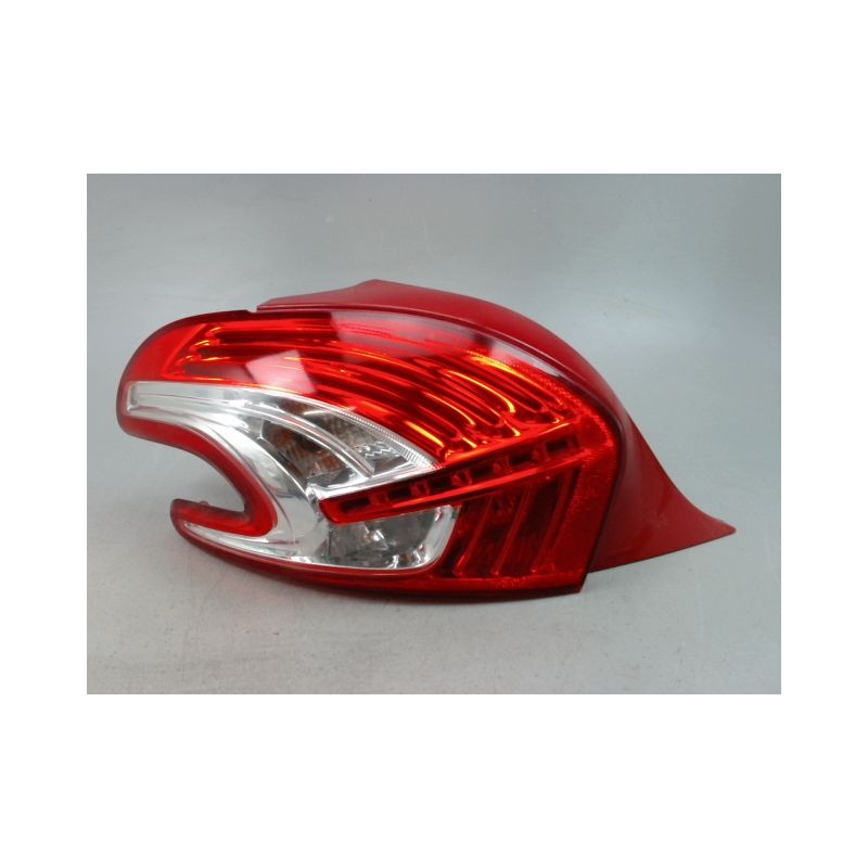 FEU ARRIERE GAUCHE  PEUGEOT 208