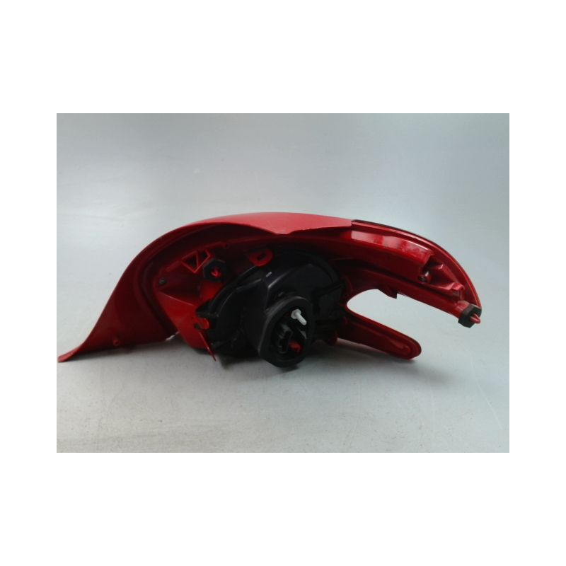 FEU ARRIERE GAUCHE  PEUGEOT 208