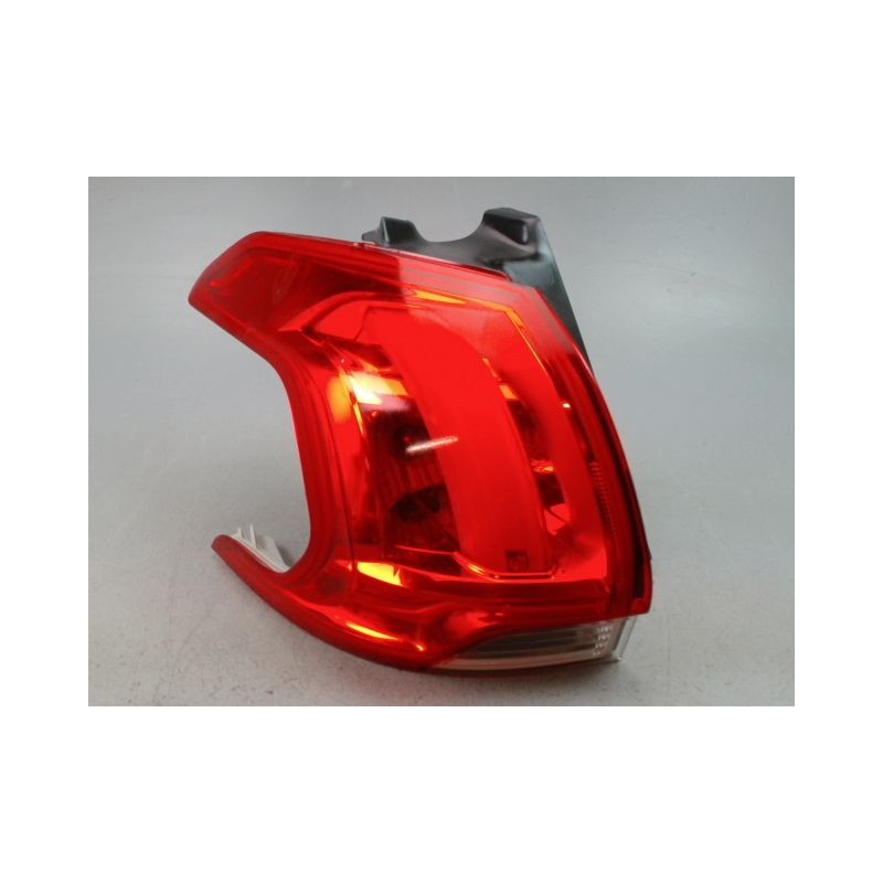 FEU ARRIERE GAUCHE  PEUGEOT 2008 Phase 1 2013-...