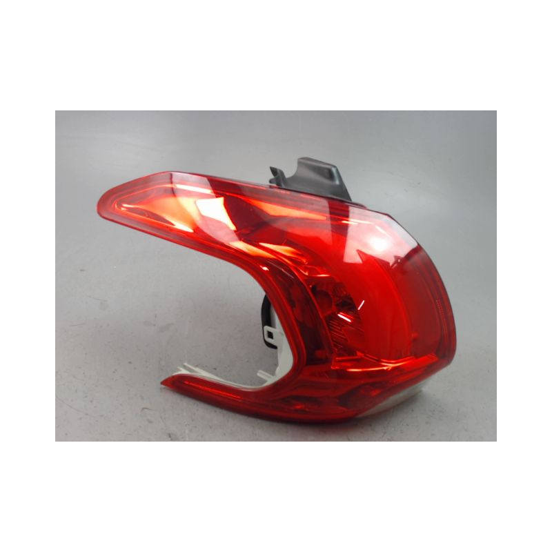 FEU ARRIERE GAUCHE  PEUGEOT 2008 Phase 1 2013-...