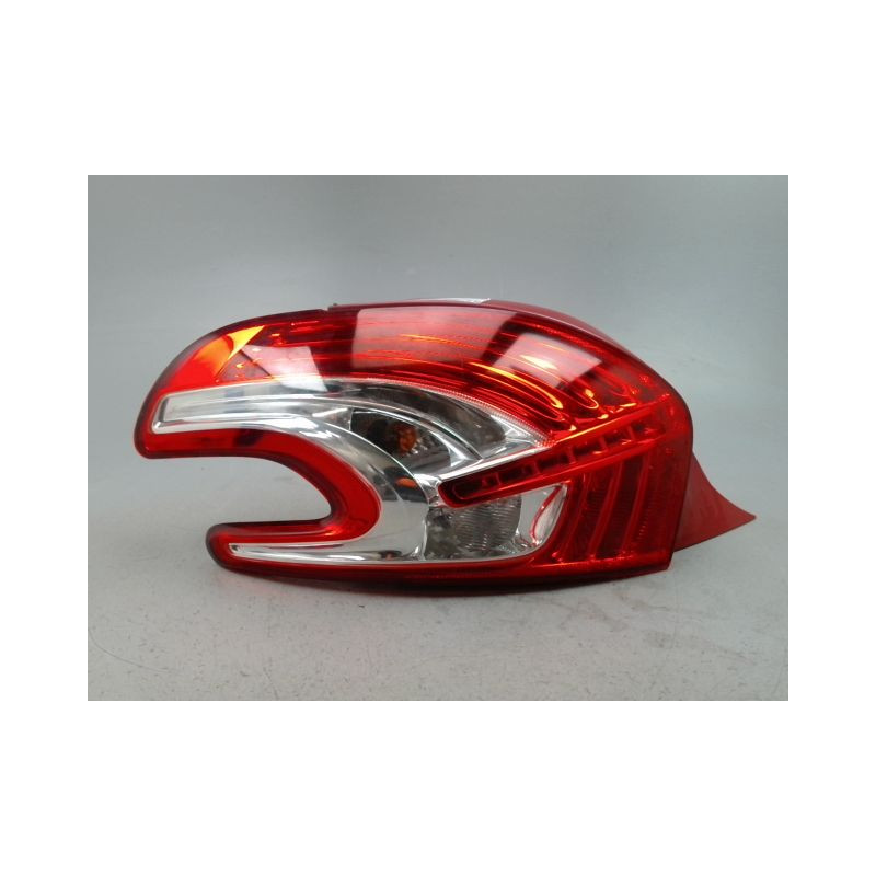 FEU ARRIERE GAUCHE  PEUGEOT 208