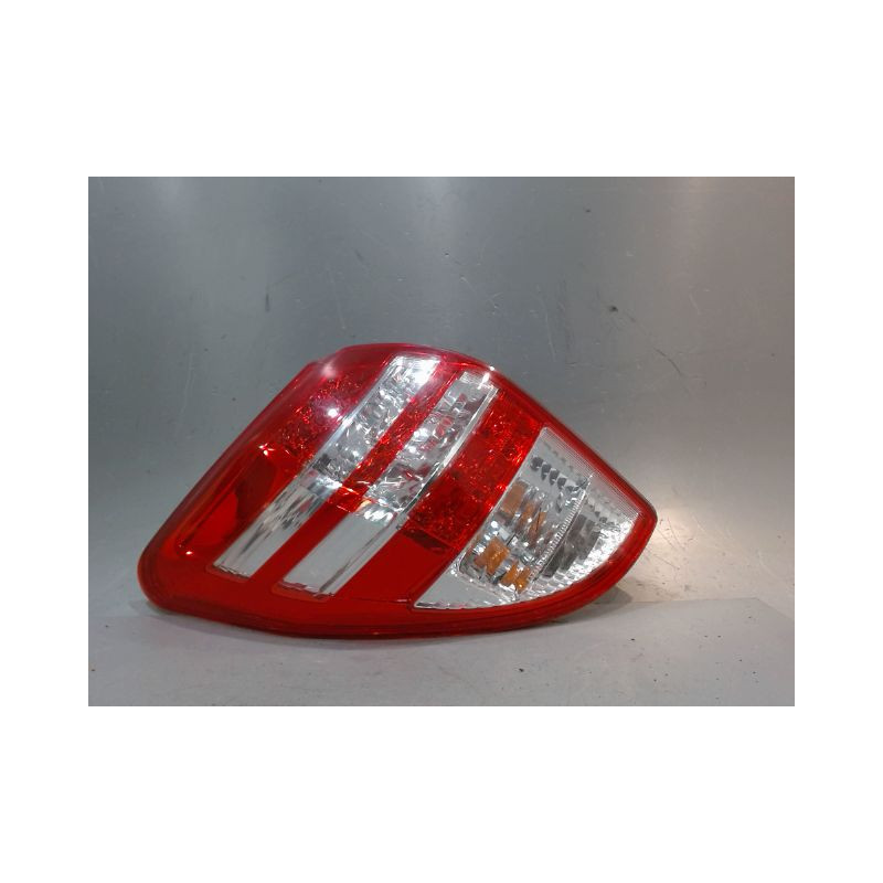 FEU ARRIERE GAUCHE  TOYOTA RAV4