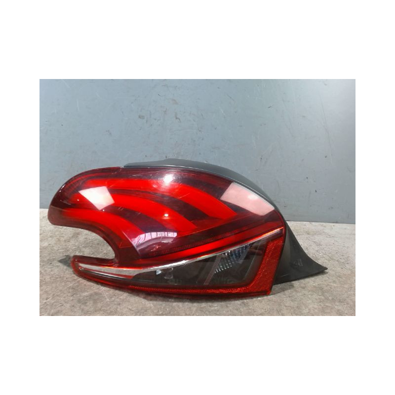 FEU ARRIERE GAUCHE  PEUGEOT 208