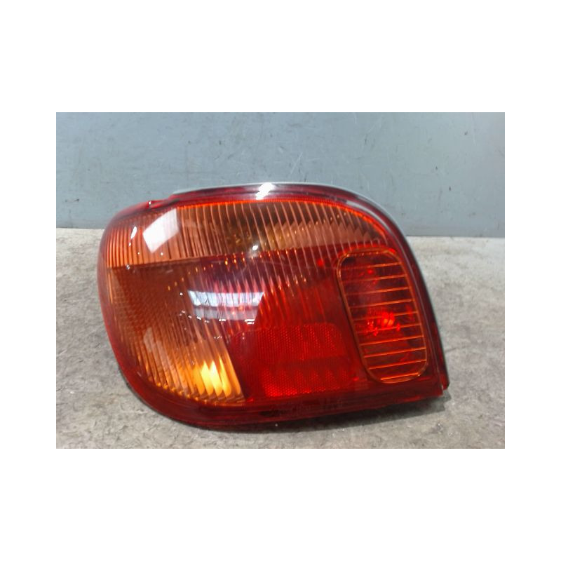 FEU ARRIERE GAUCHE  TOYOTA YARIS 2003-