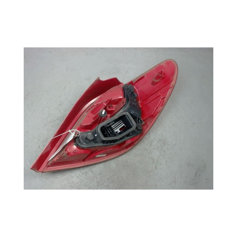 FEU ARRIERE GAUCHE  PEUGEOT 207