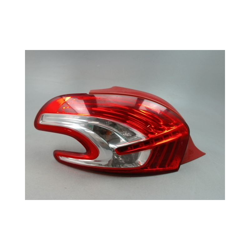 FEU ARRIERE GAUCHE  PEUGEOT 208 Phase 1 2012-...