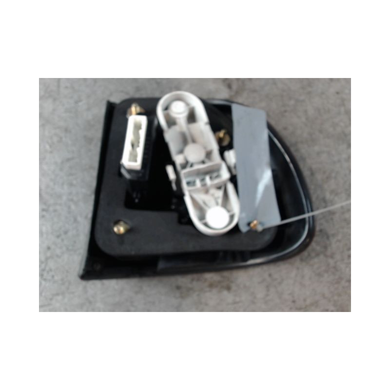 FEU ARRIERE GAUCHE  VOLVO V40 -2000