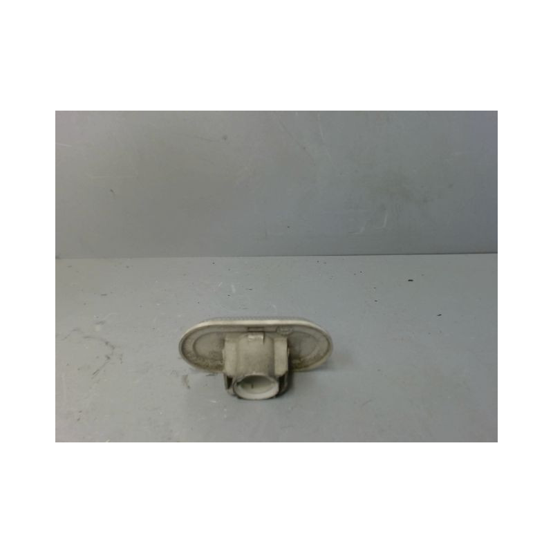 REPETITEUR AILE DROIT RENAULT TRAFIC