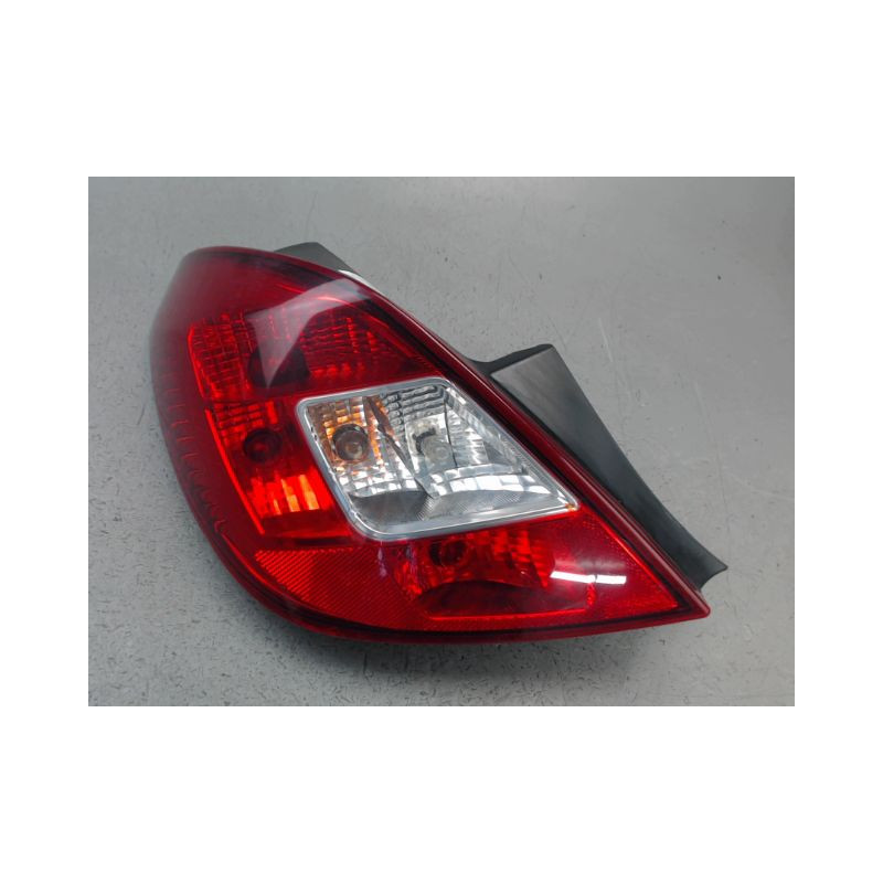 FEU ARRIERE GAUCHE  OPEL CORSA