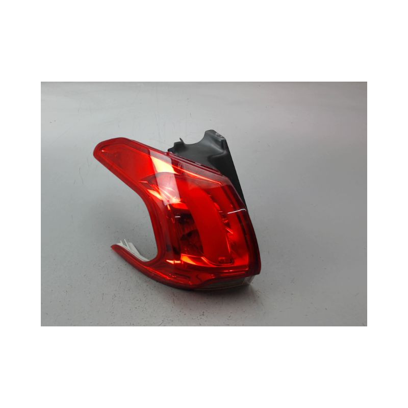 FEU ARRIERE GAUCHE  PEUGEOT 2008 Phase 1 2013-...
