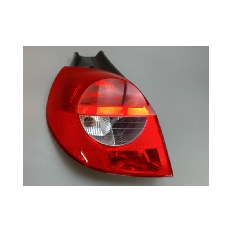 FEU ARRIERE GAUCHE  RENAULT CLIO