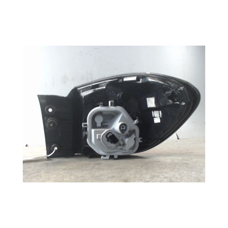 FEU ARRIERE GAUCHE  RENAULT CAPTUR
