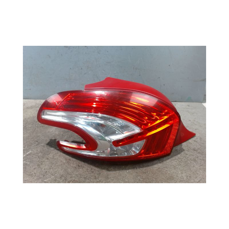 FEU ARRIERE GAUCHE  PEUGEOT 208